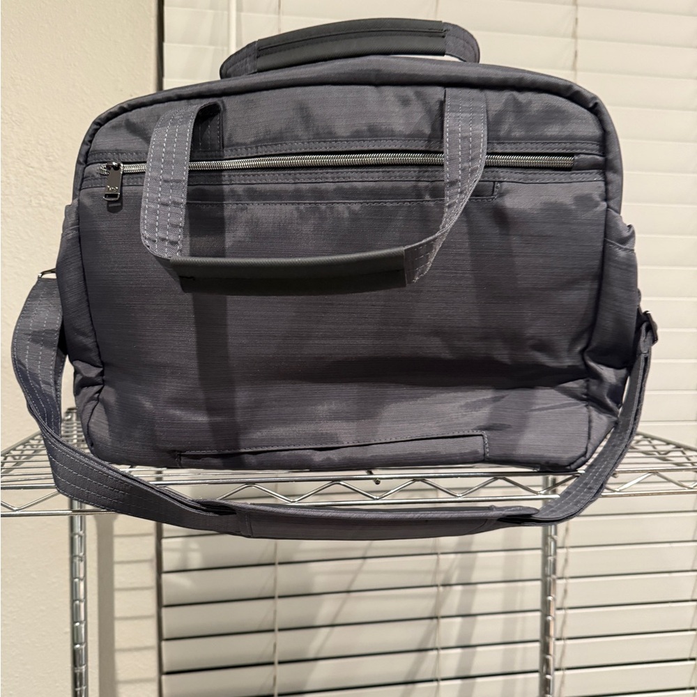Lug Quilted Puddle Jumper 2 Duffel - Brushed Grey - Picture 3 of 11